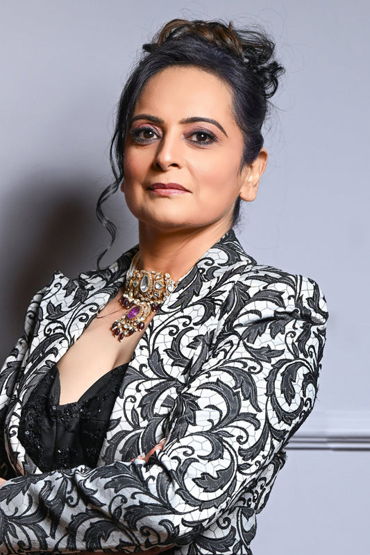 Shalini Singh wearing Modo Caldo black and white silk jacquard hourglass blazer and draped georgette skirt for Mrs. World International Pageant