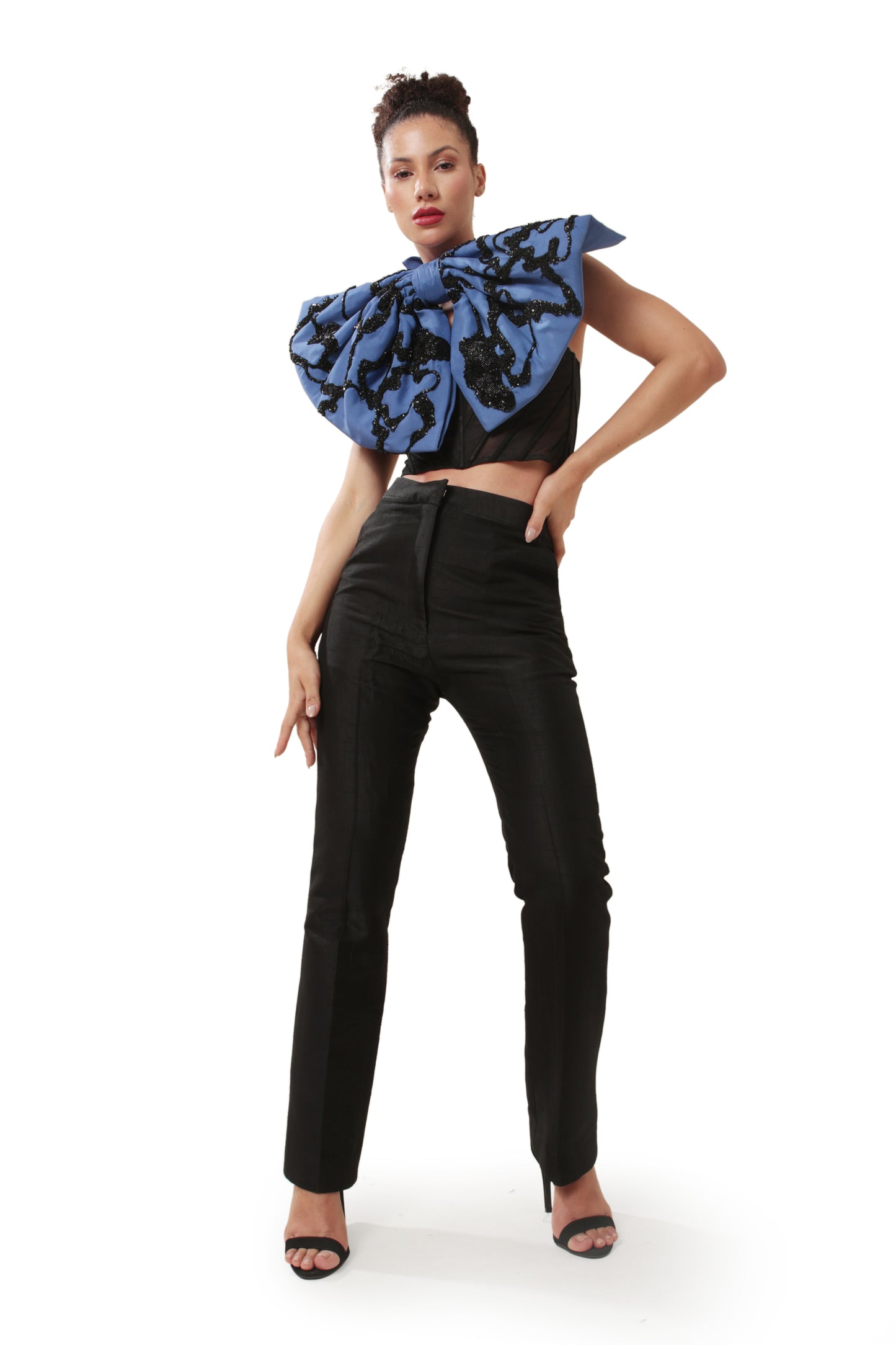 BLUE DRAMATIC SWATHE BOW COLLAR