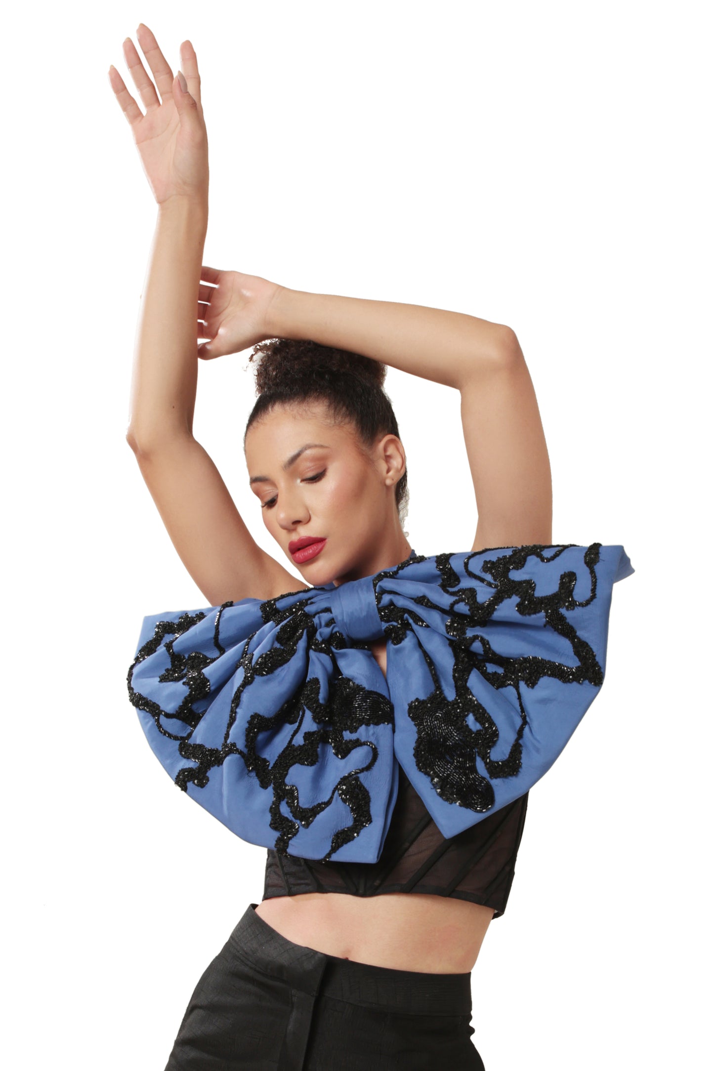 BLUE DRAMATIC SWATHE BOW COLLAR