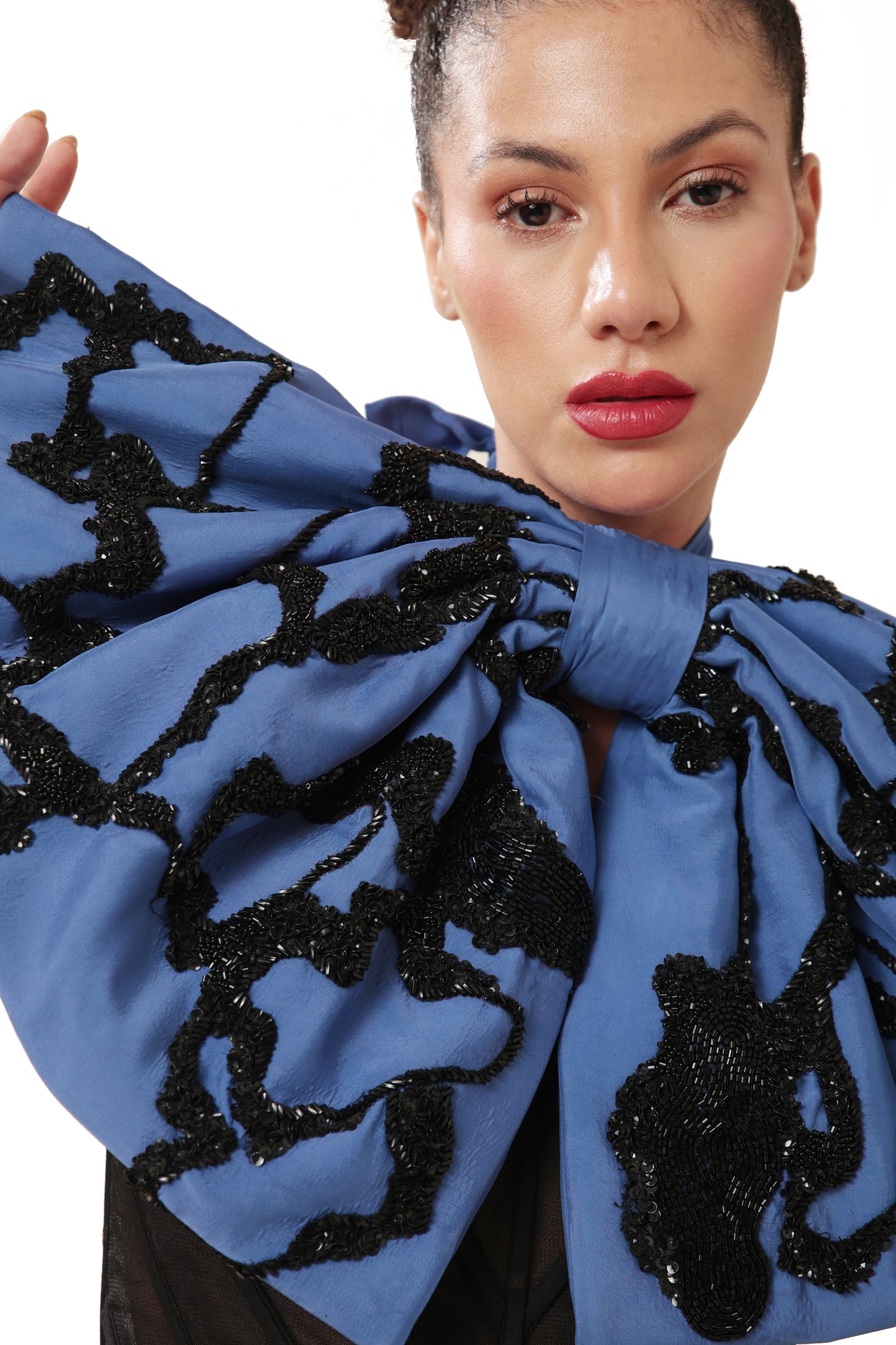 BLUE DRAMATIC SWATHE BOW COLLAR