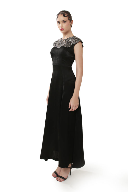 Modo Caldo black velvet satin A-line maxi dress with hand embroidery cap sleeves for evening occasions