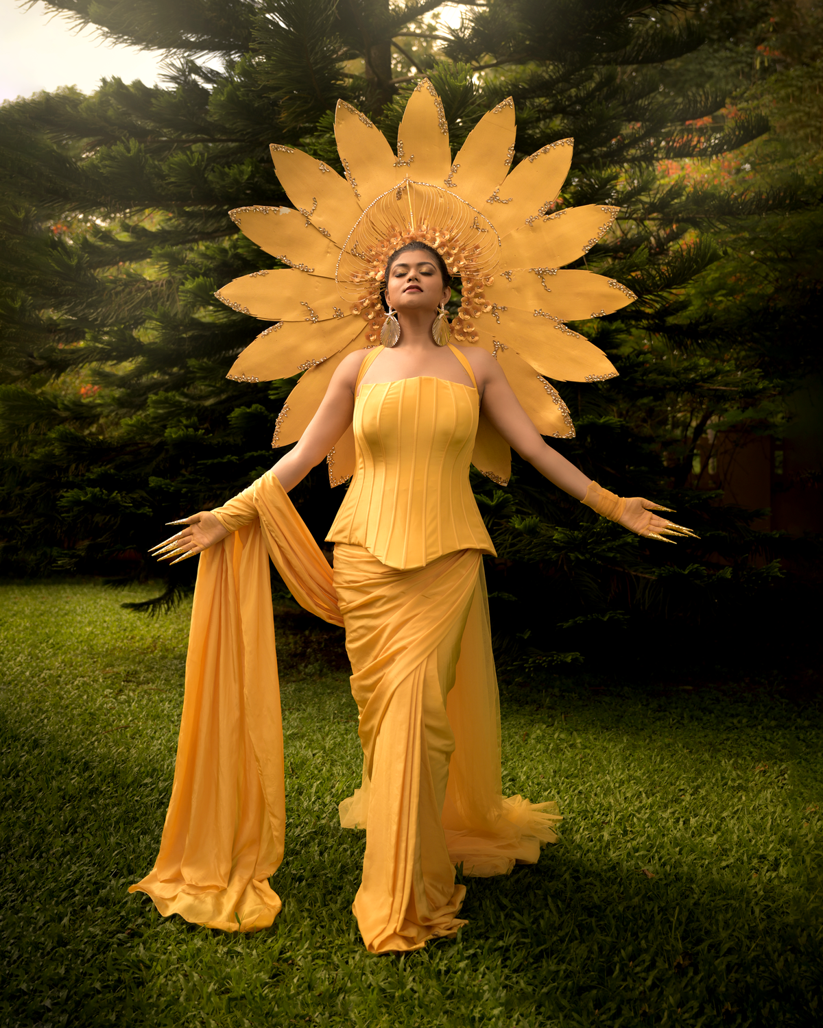 GOLDEN GODDESSES